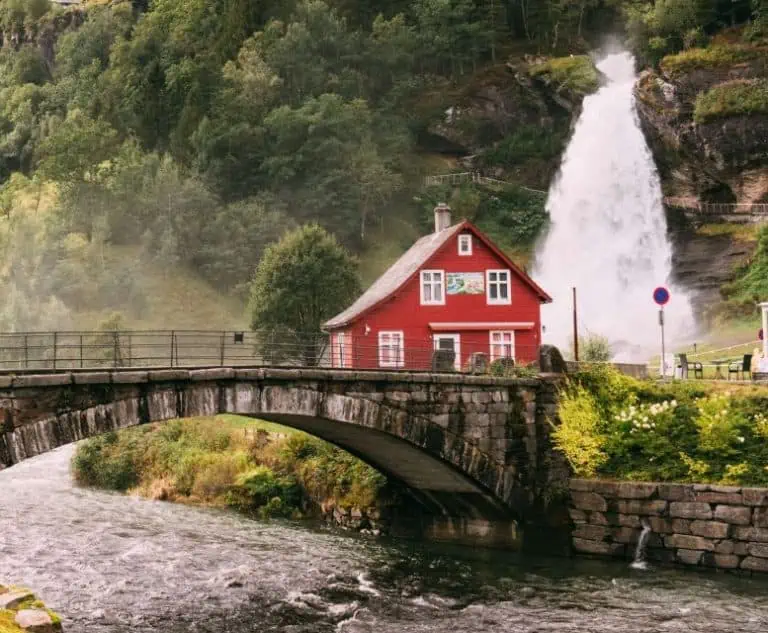 Hardangerfjord Shore waterfalls Excursion
