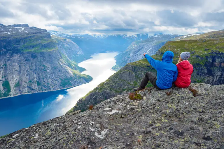 the edge trolltunga